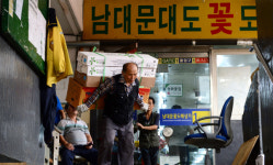 120년 된 남대문시장…세월은 가도, 우리는 그대로[포토다큐]