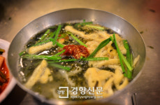 ①칼국수골목 세자매…9번까지 리필해주는 인심[남대문시장 이야기]