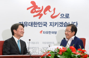 자유한국당 방문한 국민의당 안철수 대표[경향포토]