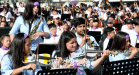 재활용품으로 제작한 바이올린의 아름다운 선율![경향포토]