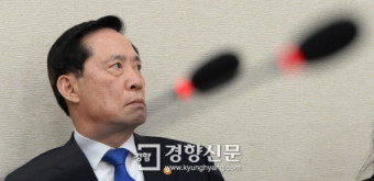[경향포토]법사위 출석한 송영무 국방 장관