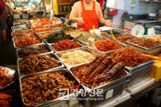 순희네 반찬…외국인의 입도 사로잡은 한국의 맛[서울 그집 ‘오래가게’]