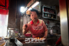 만나분식…필운동 터줏대감의 매콤새콤달콤한 맛자랑[서울 그집 ‘오래가게’]