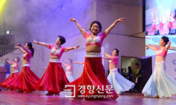 어르신들의 벨리댄스 실력은?[경향포토]