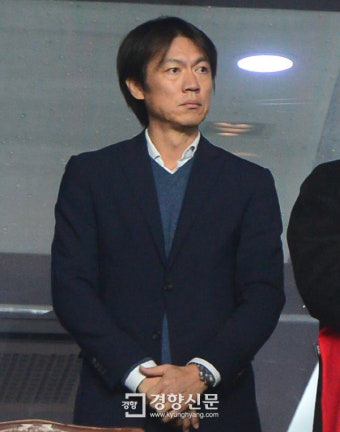 [경향포토]콜롬비아전 관람하는 홍명보 축구협회 신임 전무