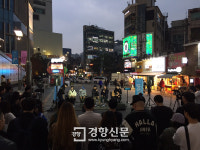 인디 뮤지션부터 아이돌까지 뛰어드는 ‘신촌 버스킹’