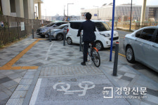 [가보니] ‘자전거 천국’이라더니···‘자동차 천국’이네