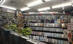 서울음악사…음반과 영화DVD에 소복이 쌓인 추억들[서울 그집 ‘오래가게’]