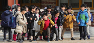 [포토뉴스]“야호~” 겨울방학 시작