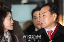 전직 시의원 "이우현이 적극 요구해 5억여원 건네...선처해달라" 혐의 인정