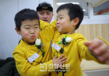 초등학교 예비소집 ‘천진난만 쌍둥이’[포토뉴스]
