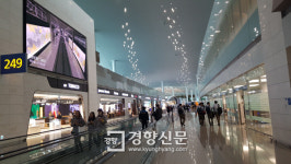 18일 개장 인천공항 제2여객터미널 관광객 방문 잇따라 ‘인기’