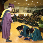 여고 졸업생들 “선생님 고맙습니다”[포토뉴스]