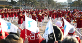 한반도기와 함께한 오죽헌의 북측 응원단 공연![경향포토]