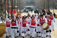[경향포토] 연세대는 비정규직 구조조정 철회하라