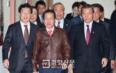 홍준표 자유한국당 대표- 지방선거 총괄기획단 회의 참석[경향포토]