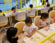 이마트, 학교 횡단보도 앞 옐로카펫 설치·전통시장에 희망놀이터