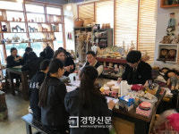 당구장 주인이 선생님으로…교사가 된 마을 주민들