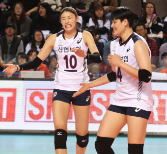 ‘태국이 웃었다’ 2018 여자배구 올스타 슈퍼매치 김연경 출격에도 2 대 3 역전패