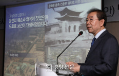 [경향이 찍은 오늘]4월10일 광화문광장, 또 한번의 변신