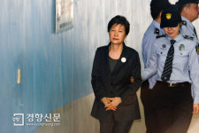 구인장 발부에도 ‘특활비 재판’ 안나온 박근혜...모든 재판 ‘불출석’ 기록