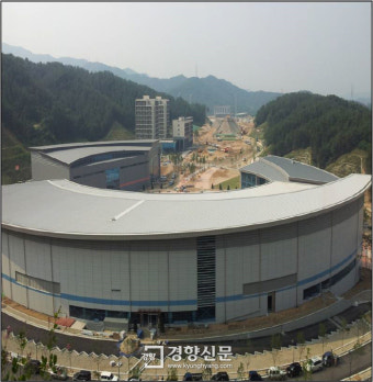 충북경찰청, 진천 국가선수촌 압수수색…직원 뇌물수수 의혹 수사