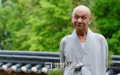 설악산의 오현 스님(설악무산 스님) 열반에 들다, 30일 다비식