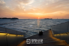 성큼 다가가, 노을에 물든 바다에 젖어들다…당일치기 화성 여행