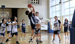 ‘축구 = 남자스포츠’ 편견의 골망, 여성의 발로 뒤흔들다[커버스토리-운동하는 여자들]