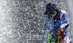돌아온 물놀이의 계절[경향포토]