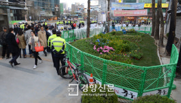 [단독]쌍용차 집회 차단용 애물단지 ‘대한문 앞 화단’ 없앤다