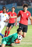 한발이 늦은 한국공격[경향포토]