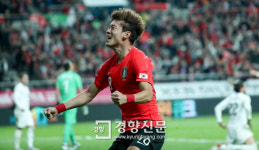황의조, 화끈 골 세리머니[경향포토]