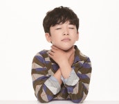 ‘그르렁’ ‘컹컹’…우리 아이 ‘후두염’ 알리는 몸의 소리는?
