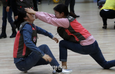 “얍! 호신술 익혀요”[포토뉴스]