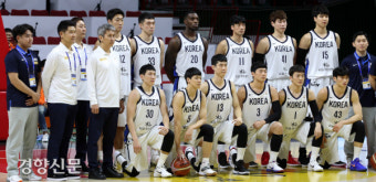 기념촬영하는 농구대표팀 [경향포토]