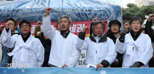 “파인텍 노동자들, 더 이상 굴뚝에 둘 수 없다”