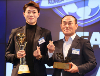 황의조, 손흥민 제치고 한국 축구 ‘가장 빛나는 별’ 됐다