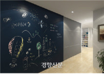 문이 닫히면 커다란 방이 되고, 열면 거실이 되는 아파트···현대건설 H-월 공개