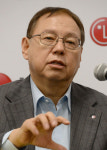 LG “로봇에 역량 집중”…전통가전 정체, 돌파구 모색