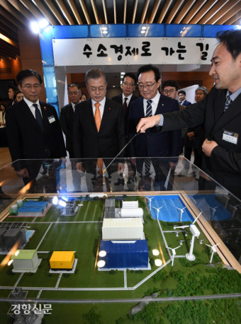 문재인대통령 울산 경제투어..수소경제로 가는길 [경향포토]