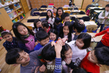 다시 만나서 반갑다고 ‘키재기’[포토뉴스]