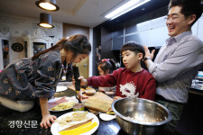 셰프 아빠는 요리의 달인? ‘3남매 요리’하는 육아의 달인![키우며 자라는 아빠]