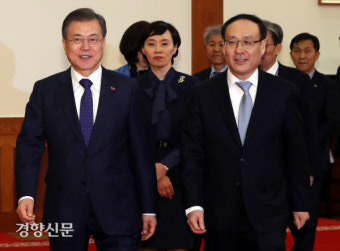 오세정 신임 서울대총장 임명장 수여 [경향포토]