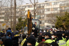 ‘강남 최대 재건축’ 개포주공1단지 강제집행 연기…“삶의 터전” “재산권 침해”