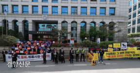 변호사 회관앞  두 집회[경향포토]