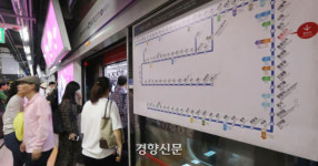 출근길 신논현역 열차에서 연기…운행 30분 지연돼 승객들 불편