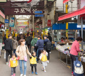 젊은층 공략 먹혔다, 부산 ‘구포전통시장’이 떴다