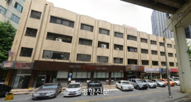 블루보틀 상륙에 울고 웃는 사람들