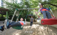 아이들과 매일 ‘셀카’···“설거지 3주 만에 주부습진 생겼어요”[키우며 자라는 아빠]